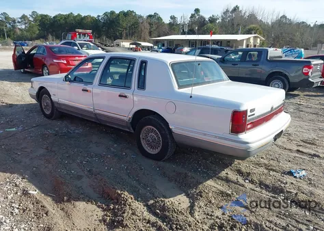 1993 Lincoln Town Car Signature/Jack Nicklaus z USA, uszkodzony, nr VIN 1LNLM82W1PY716785
